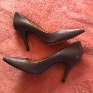 EUC Talbot leather heels